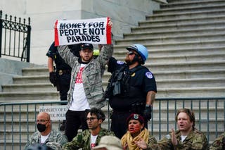 Capitol police interact with the demonstrators who penetrate the Capitol checkpoint